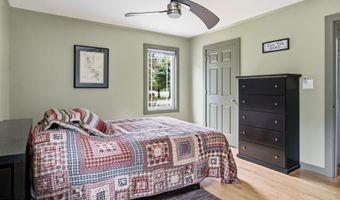 1302 Crest Dr, Aberdeen, NC 28315