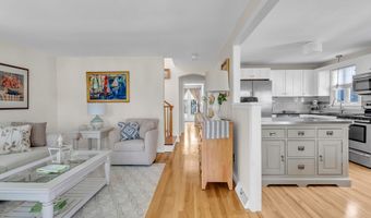 3 Garden St, Branford, CT 06405