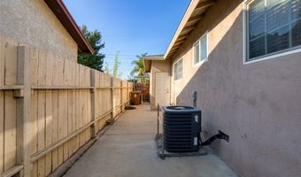 2118 W Crestwood Ln, Anaheim, CA 92804
