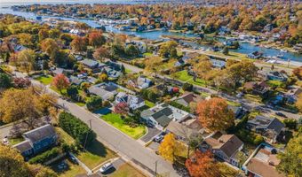 31 Grand Central Ave, Amityville, NY 11701