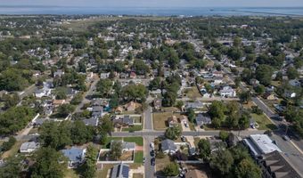 422 Maple Dr, Belford, NJ 07718