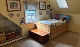 21 Wellington Pl, Amityville, NY 11701