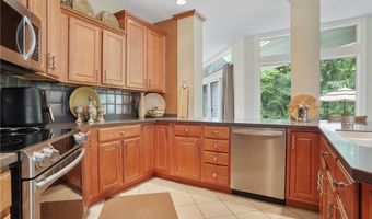 255 Bonnie Ln, Aurora, OH 44202