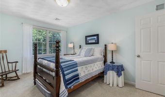 11 Prides Crossing Ln, North Kingstown, RI 02874