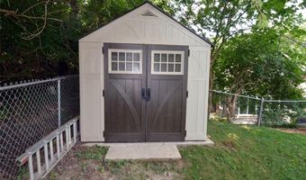 872 Village Brook Ct, Ballwin, MO 63021