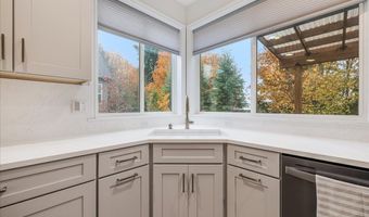 20870 YOSEMITE St NE, Aurora, OR 97002