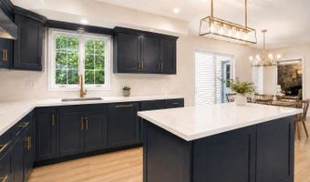 11 Tanglewood Dr, Danbury, CT 06811