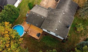 621 Van Oaks Dr, Amherst, OH 44001