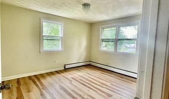 1069 Green End Ave, Middletown, RI 02842