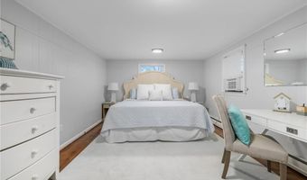 384 Valley Rd, Middletown, RI 02842