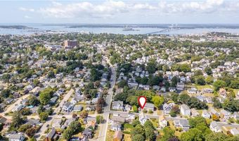 7 Caswell Ave, Newport, RI 02840