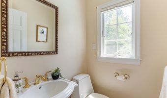 8 Buttonwood Dr, Andover, MA 01810