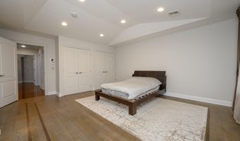 25 White Oak Ln, Aberdeen, NJ 07747