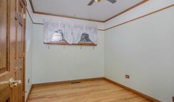 104 Lakewood Dr, Antioch, IL 60002