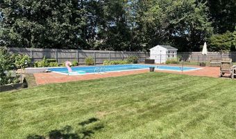 4 Norton Dr, Cumberland, RI 02864