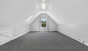 40 Hillview Dr, Bangor, ME 04401