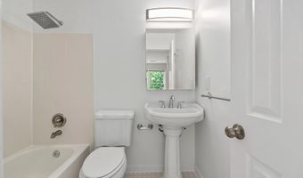2213 S POLLARD St, Arlington, VA 22204
