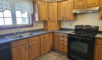 713 Mcgrath Pond Rd, Belgrade, ME 04917