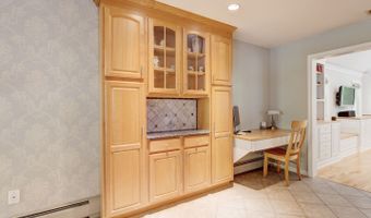 35 Woodsedge Ct, Berlin, CT 06037