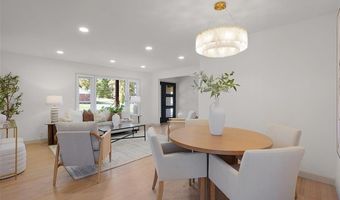 827 Woodruff Dr, Ballwin, MO 63011