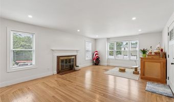 9 Country Pkwy, North Providence, RI 02911