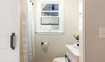 44 Sixth St, Auburn, ME 04210