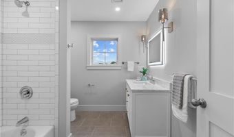 24 Perry Ave, Middletown, RI 02842