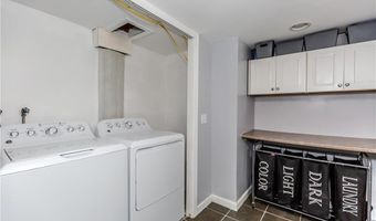 7 Oakcrest Dr, North Providence, RI 02904