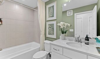 6 SEPIA Sq Mo, Ashburn, VA 20147