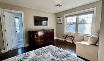 24 Stockholm St, Newport, RI 02840