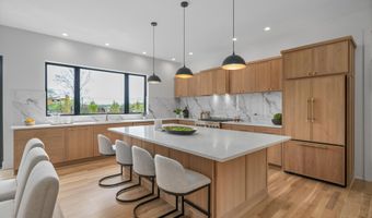 2777 Donna Dr, Columbus, OH 43220