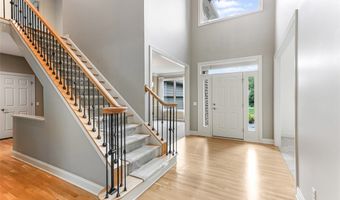 210 Chisholm Ct, Aurora, OH 44202
