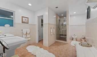 6816 SHRINE Ct, Annandale, VA 22003