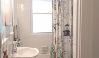 301 ADAMS St B, Annapolis, MD 21403