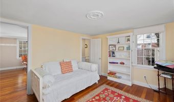 28 Extension St, Newport, RI 02840