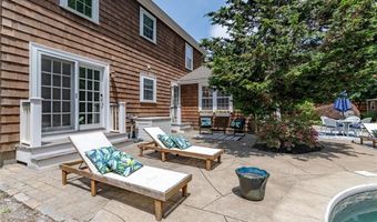 122 Sylvan Dr, East Greenwich, RI 02818