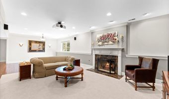 324 Meadowbrook Country Club Est, Ballwin, MO 63011