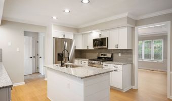 7474 Oakland Hills Dr, Indianapolis, IN 46236
