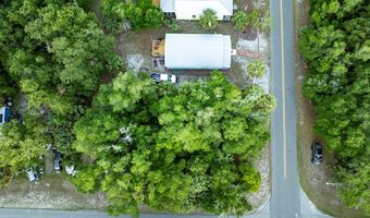 215 8th St, Apalachicola, FL 32320