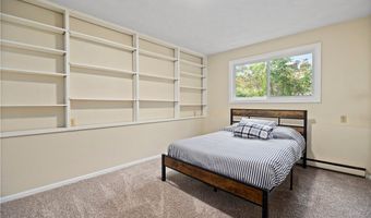 621 Van Oaks Dr, Amherst, OH 44001