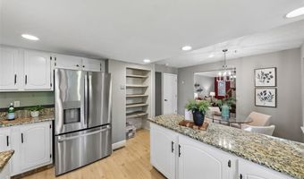 800 Eaglebrooke Dr, Ballwin, MO 63021
