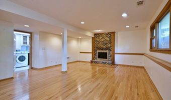 2360 N Drury Ln, Arlington Heights, IL 60004