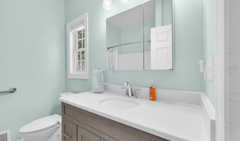 136 Pond View Cir 136, Beacon Falls, CT 06403