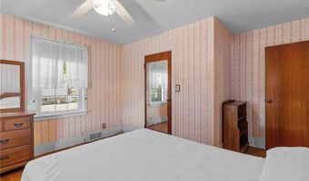 112 Oakton St, Woonsocket, RI 02895