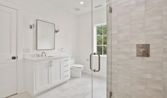 8 Fado Ln, Cos Cob, CT 06807