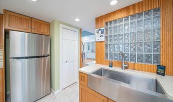 152 Crompton Ave 12, East Greenwich, RI 02818