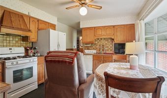 136 N Chillicothe Rd, Aurora, OH 44202