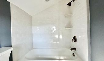 432 Edgewater Dr, Algonac, MI 48001