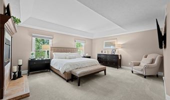215 Beaumont Trl, Aurora, OH 44202