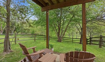 121 PUMPKIN PATCH Ln, Hockessin, DE 19707